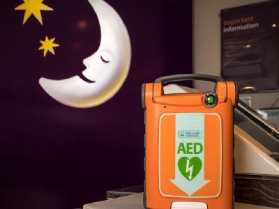 Компания Premier Inn установила дефибрилляторы во всех своих отелях